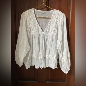 American Eagle women's medium white eyelet top